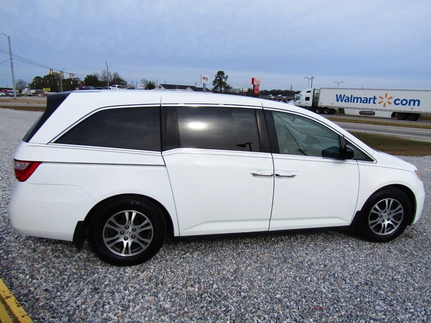 2012 WHITE /Tan Honda Odyssey (5FNRL5H68CB) , Automatic transmission, located at 15016 S Hwy 231, Midland City, AL, 36350, (334) 983-3001, 31.306210, -85.495277 - Photo#6